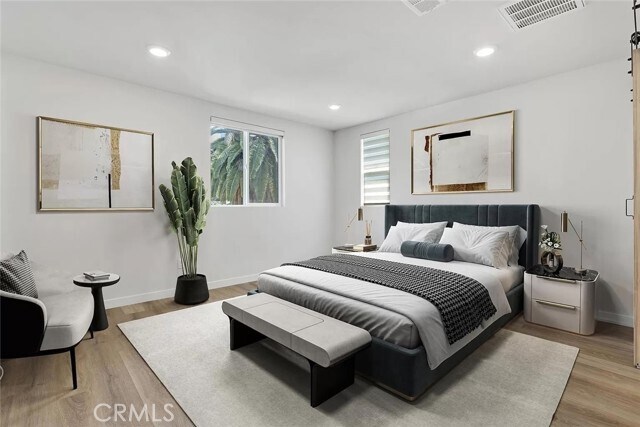 Foto del edificio - 14700 Sherman Way