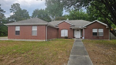 Building Photo - 591 Spruce Dr