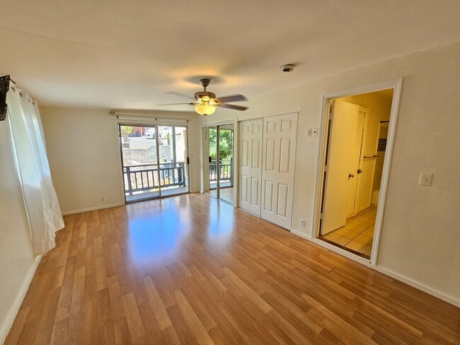 Building Photo - 1 bedroom 1 bath Apartment. NO parking. Upstairs unit.