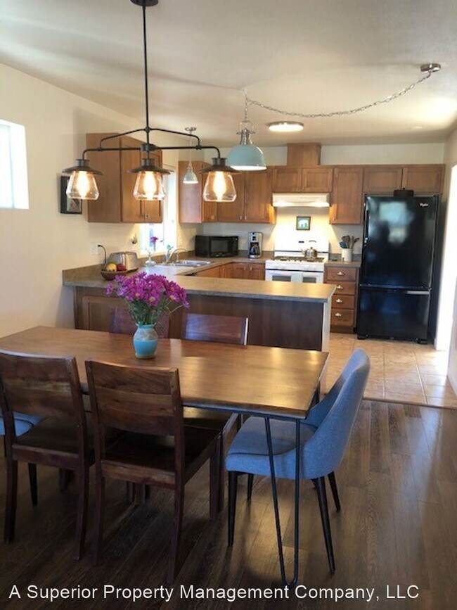 Building Photo - 2 br, 1.5 bath House - 1234 SW Silver Lake...