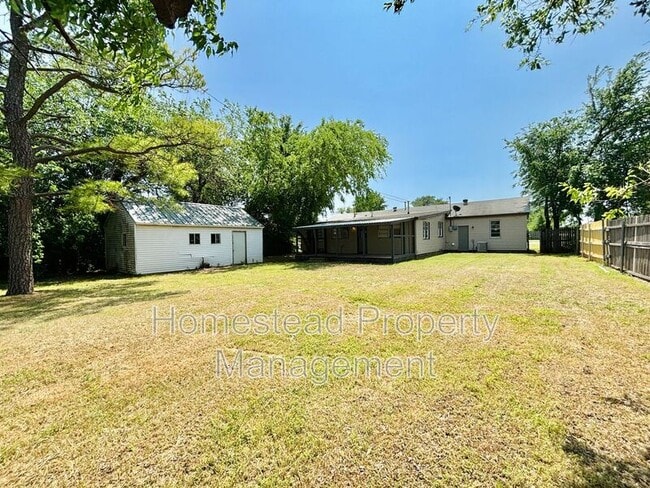 Building Photo - 4101 SE 42nd St