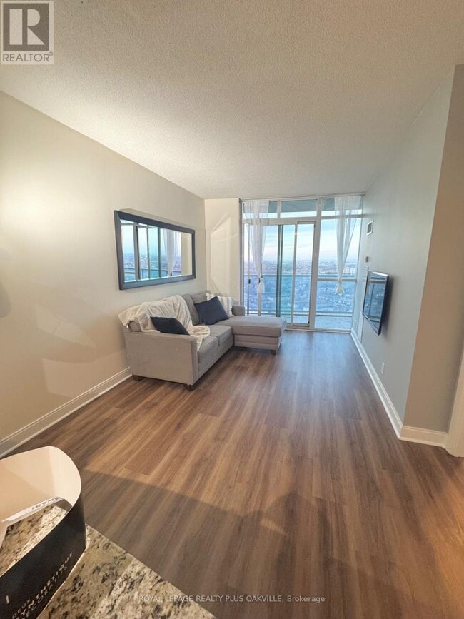 Building Photo - 80 Absolute Ave