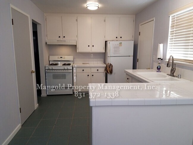 Building Photo - Great Home Located In Seaside Neighborhood...