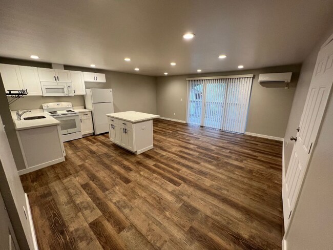 Foto del edificio - 2400 20th Ave NW