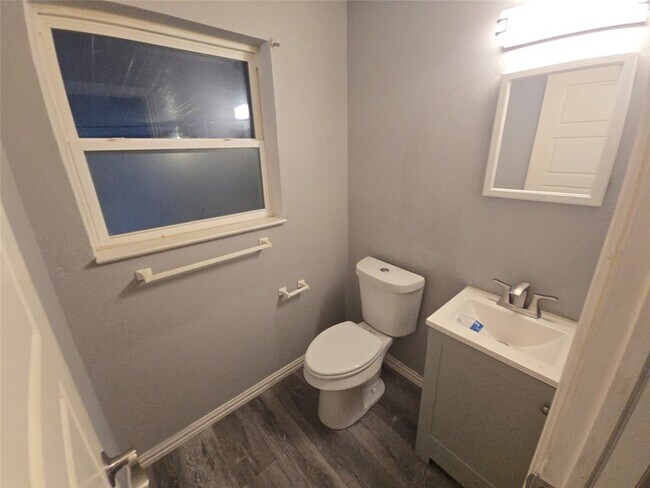 Foto del edificio - 1818 E Lovers Ln