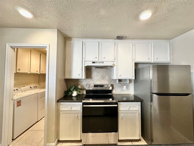 Foto del edificio - 9164 Wilcrest Dr