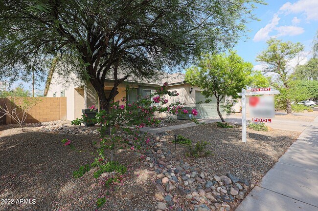 Building Photo - 15126 W Woodlands Ave