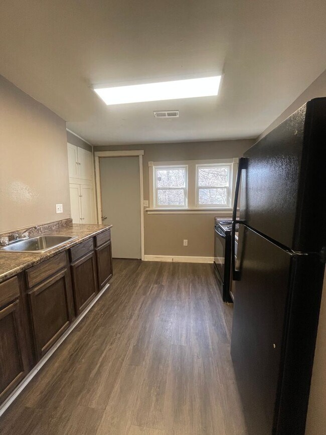 Foto del edificio - 2 bedroom 1 bath home available now!