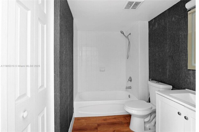 Foto del edificio - 816 NW 11th St