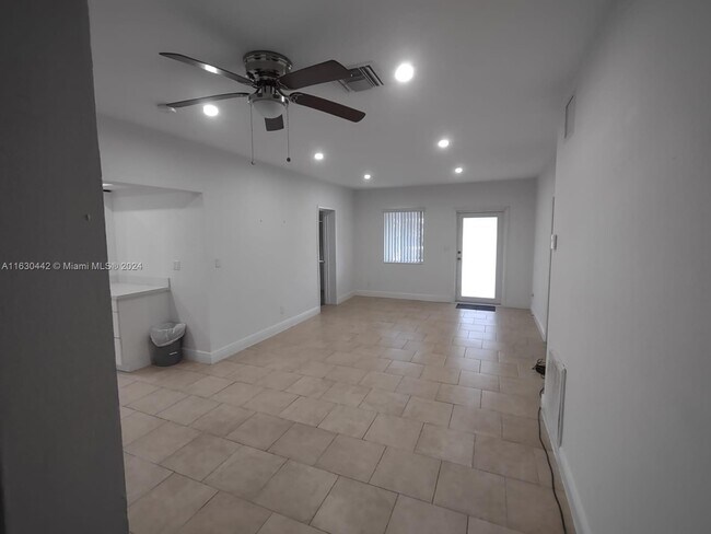 Building Photo - 3916 SW 58th Ave