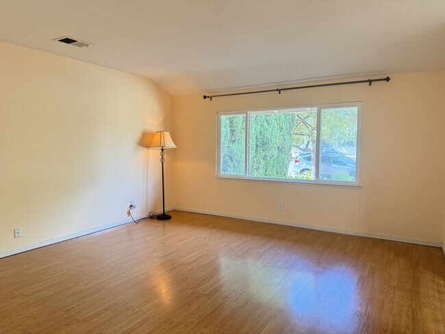 Foto del edificio - 964 Dawnview Ct