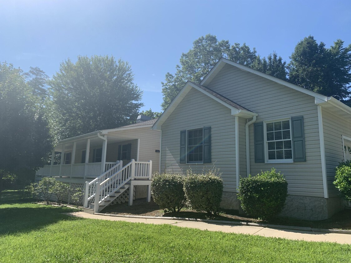 Primary Photo - 1490 N Rugby Rd
