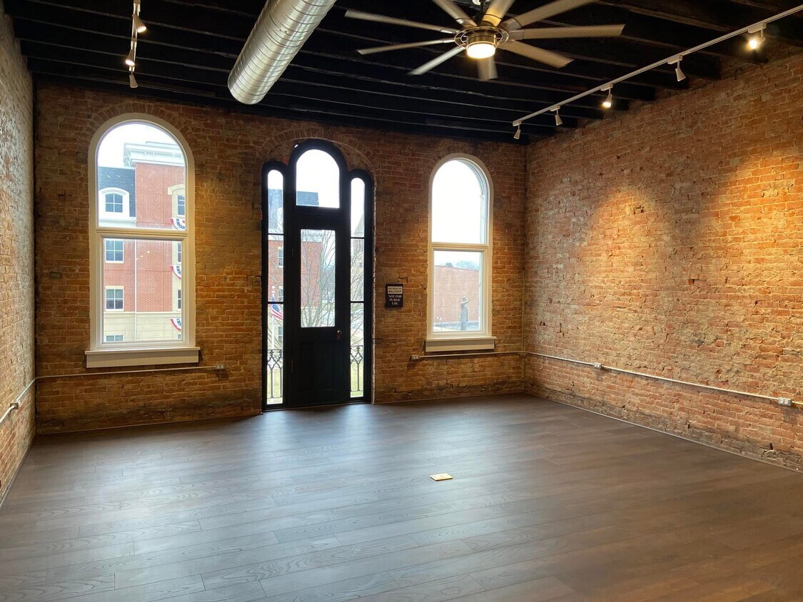 Foto principal - 92 S Washington St