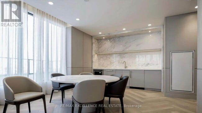 Building Photo - 1415 Dundas St E