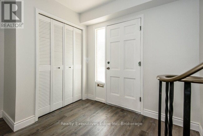 Building Photo - 590 Canewood Crescent