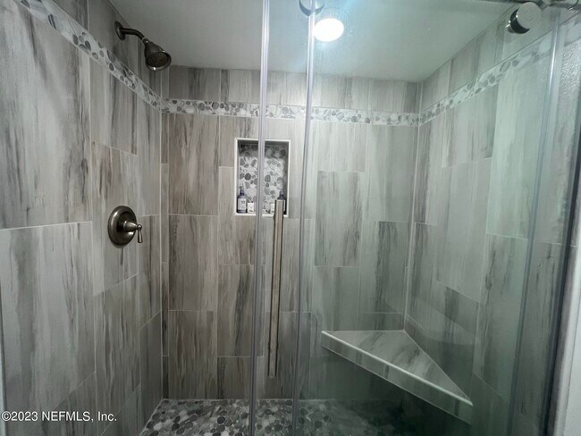 Foto del edificio - 2421 Brittany Ct