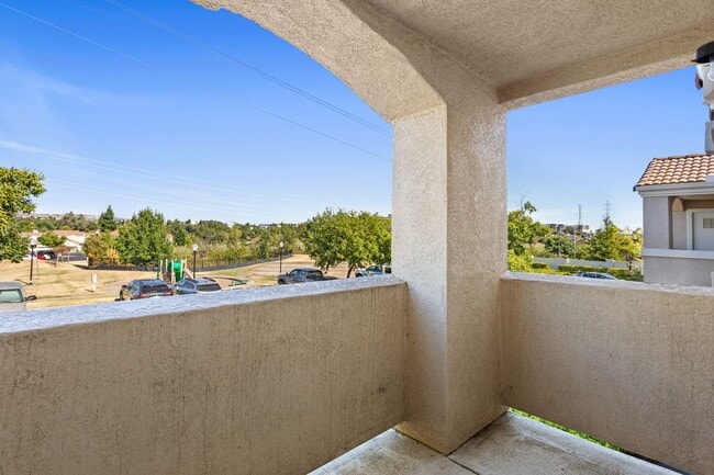 Building Photo - Gorgeous Condo in Folsom !