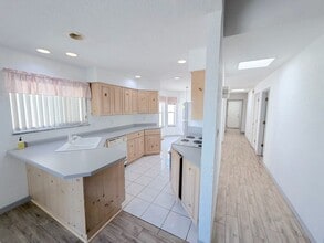 Building Photo - 3104 Paradise Ct SE