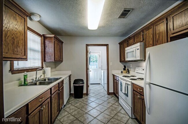 Building Photo - 2 br, 2 bath Townhome - 317 Peach Orchard Dr