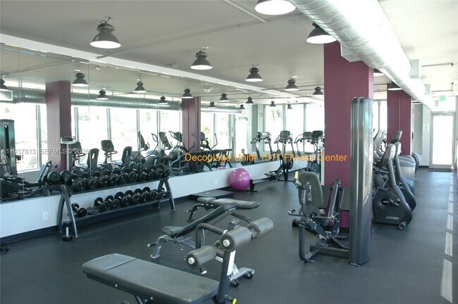 Foto del edificio - 100 Lincoln Rd