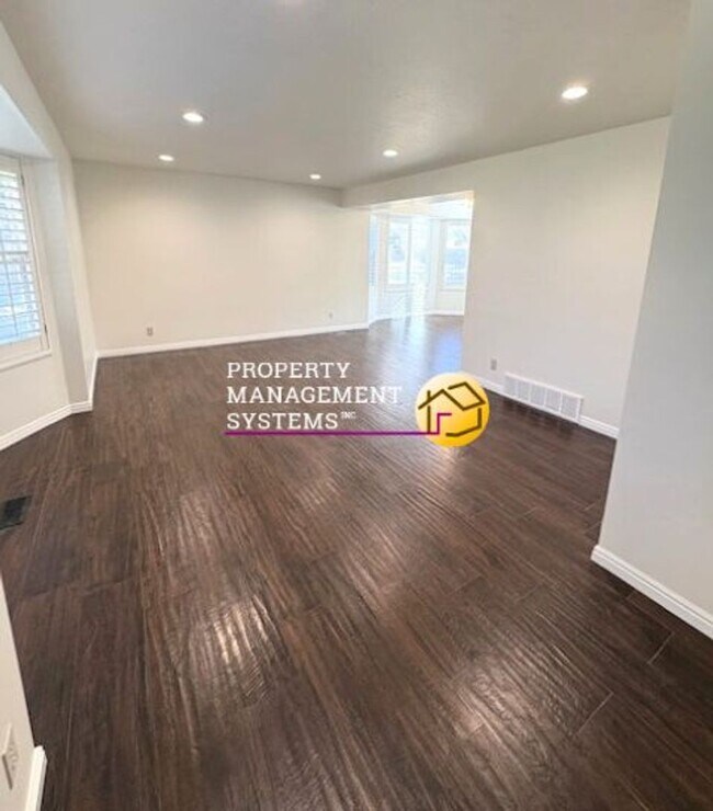 Foto del edificio - 5 Bedroom Home in Draper!