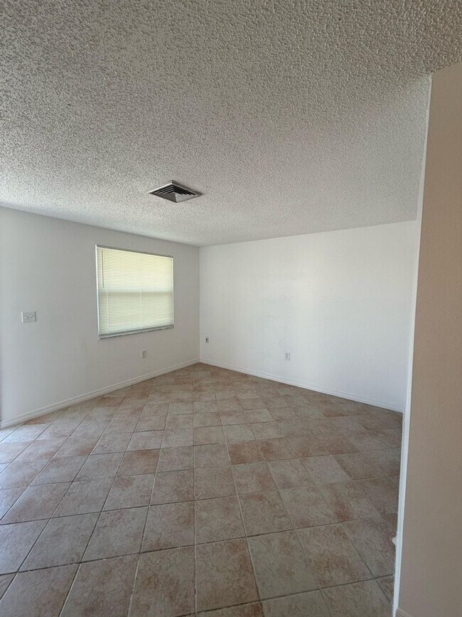 Foto del edificio - 55+Community, 2 B/ 1 B Villa in New Port C...