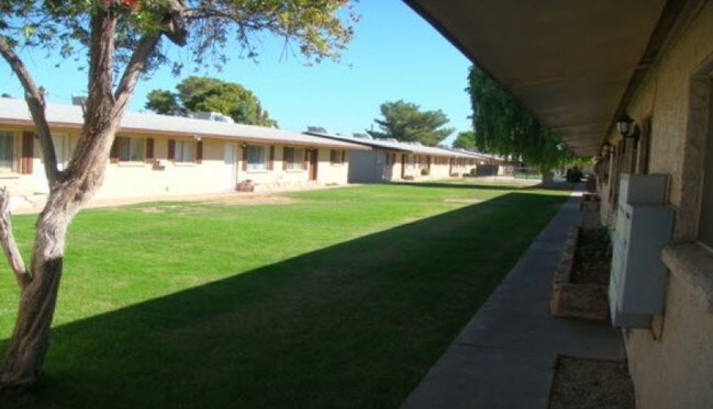 Foto del edificio - Desert Village Apartments