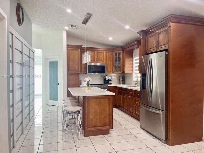 Building Photo - 2527 W 71st Pl
