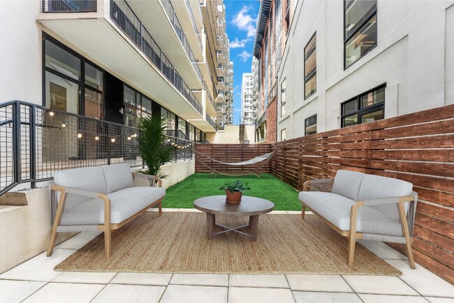 Building Photo - 148 1ST St