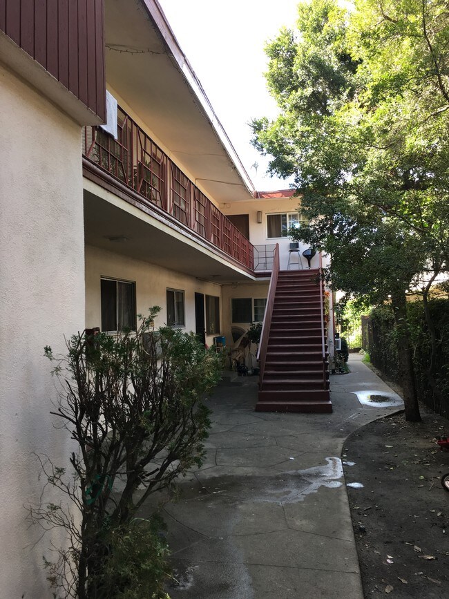 Foto del edificio - 6735 Whitsett Ave