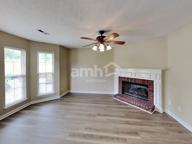 Foto del edificio - 3744 Henricks Hill Dr