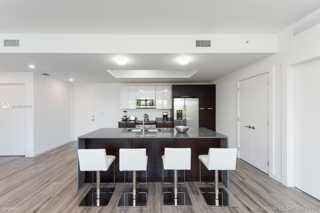 Foto del edificio - 2955 Bird Ave