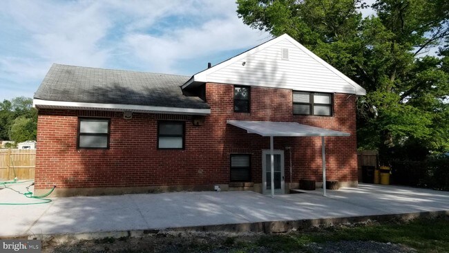 Building Photo - 113 Lehigh Ave