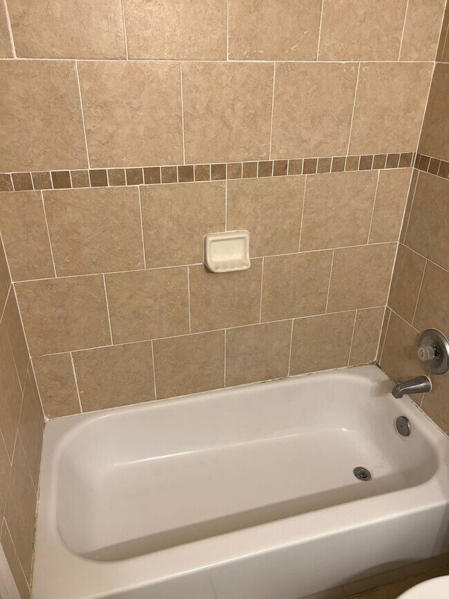 Photo - 3 BED 2 Bath - LOCATION Apartment