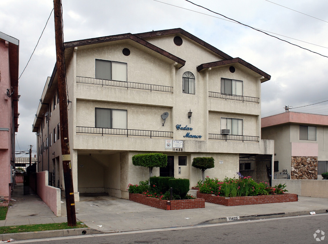 Building Photo - 11423 Cedar Ave
