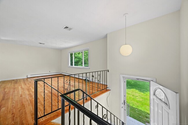 Foto del edificio - 2790 Reservoir Ave