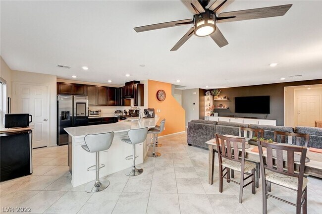 Foto del edificio - 7040 Fossil Lake St