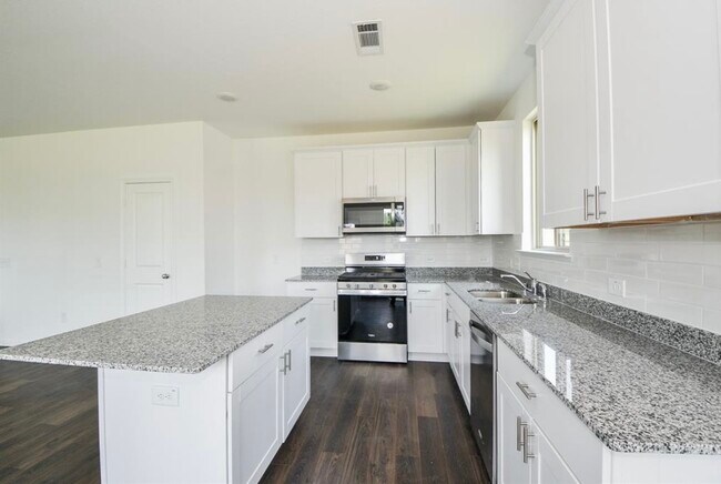 Foto del edificio - 16439 Big Hickory Dr