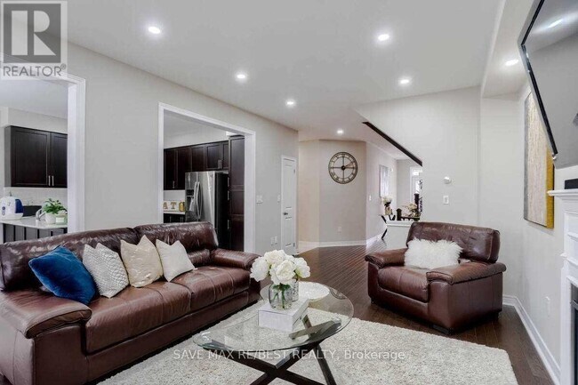 Building Photo - 33 Pearman Cres