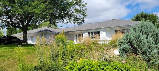 Building Photo - 5106 Meinders Rd