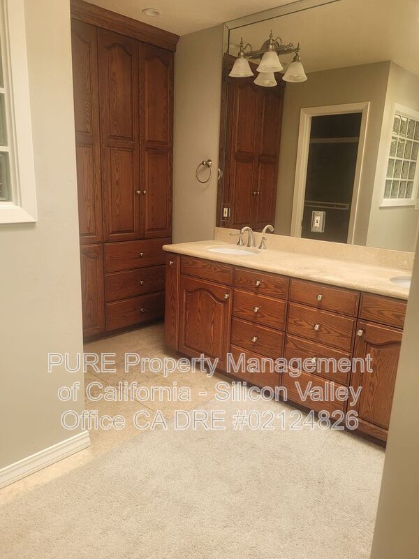 Building Photo - 114 Casa Grande