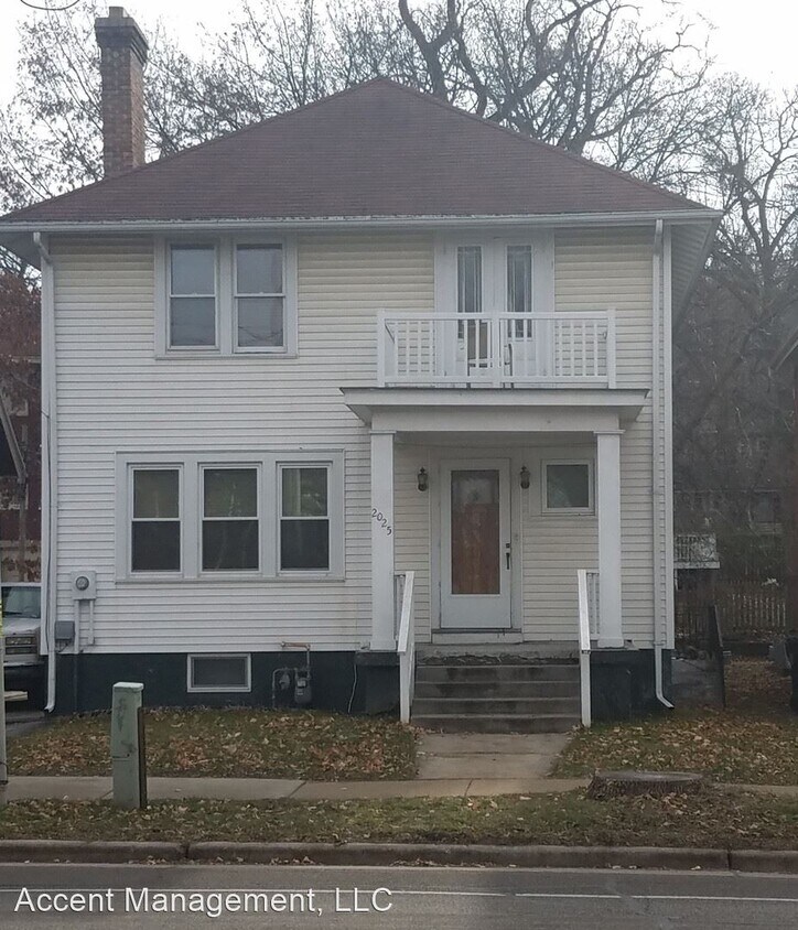 Primary Photo - 5 br, 2.5 bath House - 2025 University Ave
