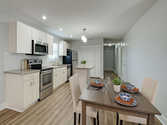 Foto del edificio - Newly Renovated Single Family Home | 3 BR/2BA | Fenced Backyard