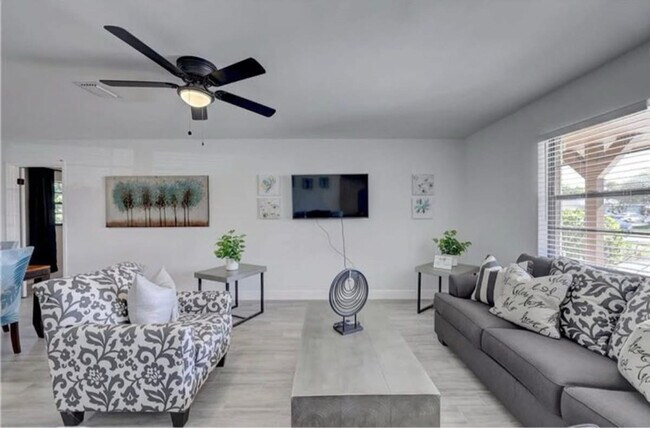 Building Photo - 543 SE Greenway Terrace