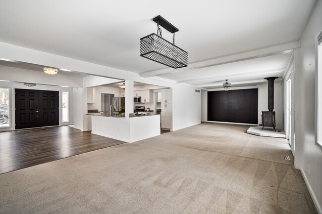 Foto del edificio - 41831 Glen Arbor St