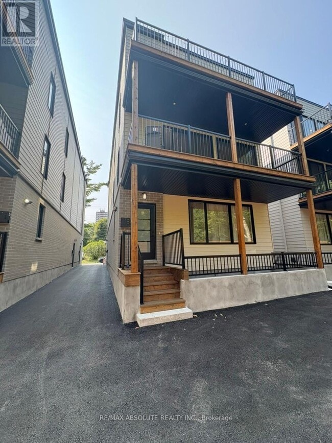 Building Photo - 613-613 Parkview Rd