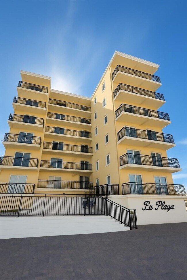 Foto del edificio - 1815 N Surf Rd