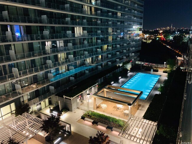 Foto del edificio - 131-03 40th Rd
