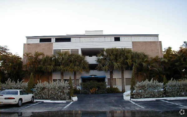 Building Photo - Villa Fontana