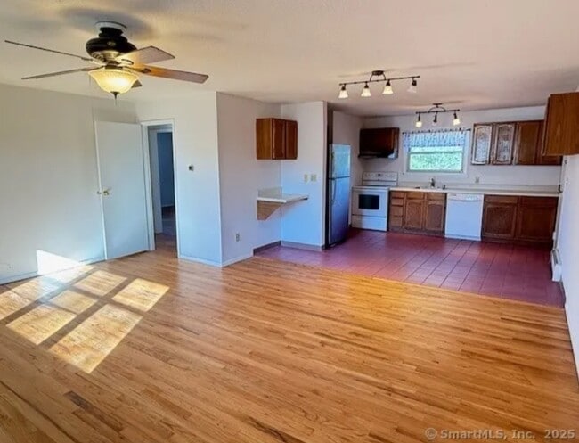 Building Photo - 482 Oak Ave